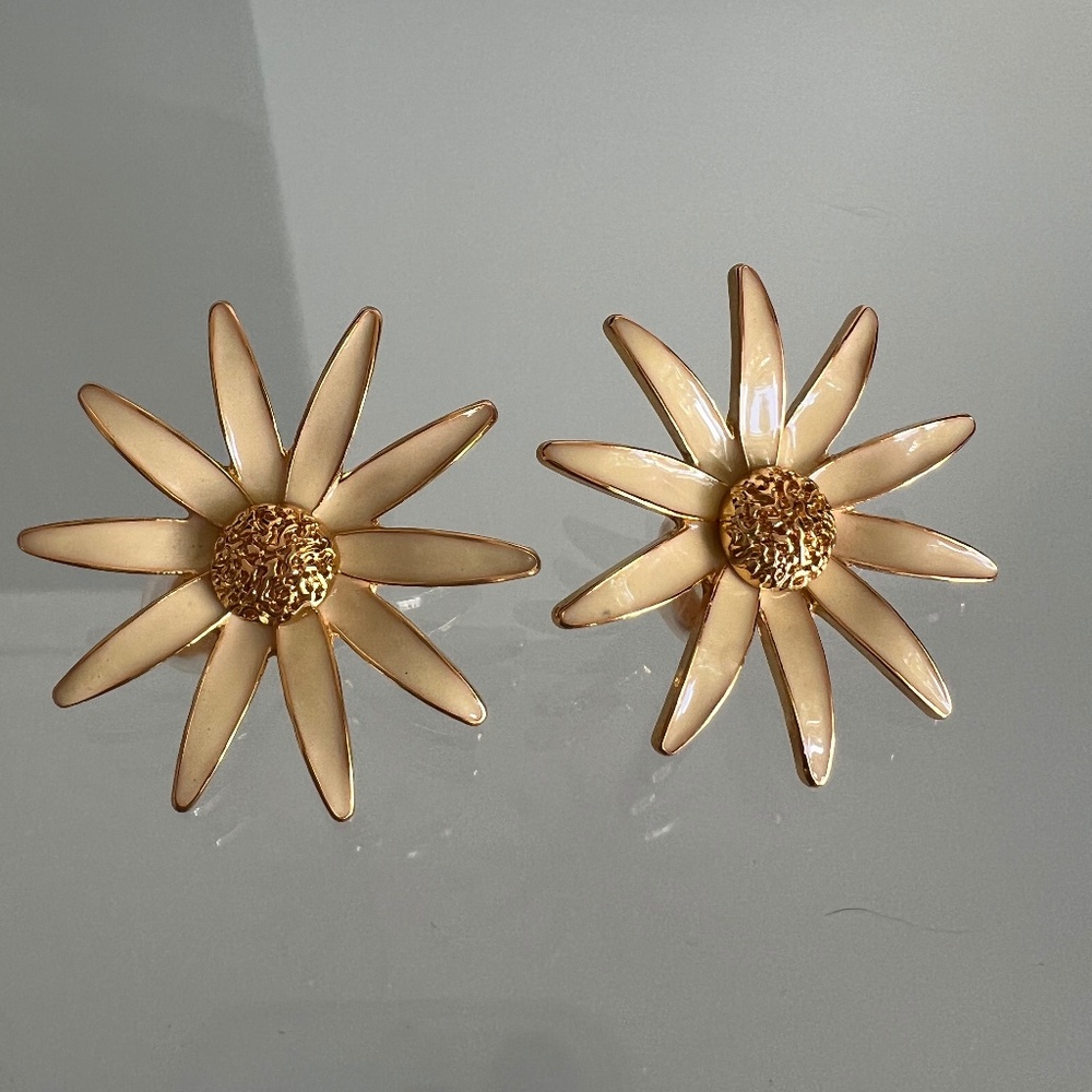 HEAVEN MAYHEM Garden Gold Plated Clip Earrings